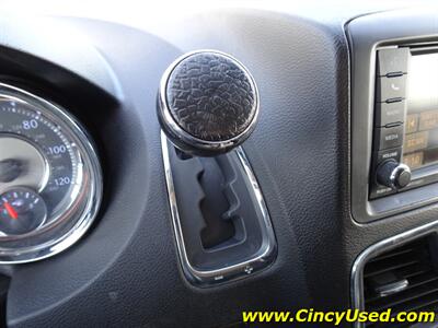 2014 Chrysler Town & Country Touring-L - Photo 20 - Cincinnati, OH 45255