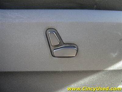 2014 Chrysler Town & Country Touring-L - Photo 27 - Cincinnati, OH 45255