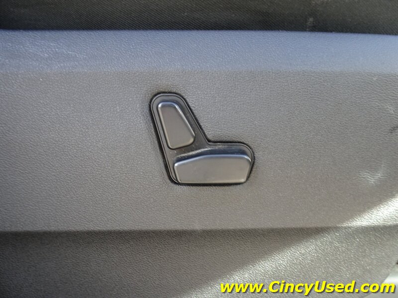 2014 Chrysler Town & Country Touring-L - Photo 27 - Cincinnati, OH 45255