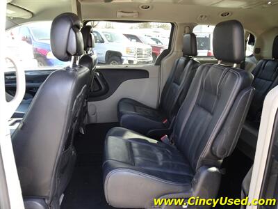 2014 Chrysler Town & Country Touring-L - Photo 12 - Cincinnati, OH 45255