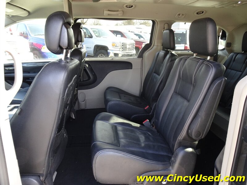 2014 Chrysler Town & Country Touring-L - Photo 12 - Cincinnati, OH 45255
