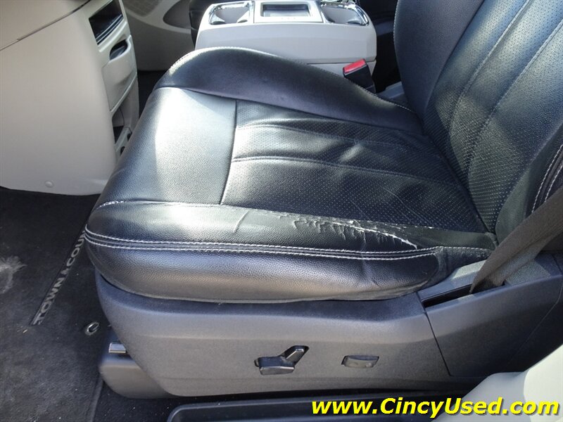 2014 Chrysler Town & Country Touring-L - Photo 30 - Cincinnati, OH 45255