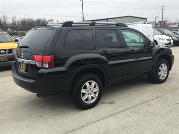 2011 Mitsubishi Endeavor LS   - Photo 6 - Cincinnati, OH 45255