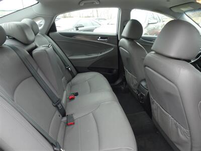 2013 Hyundai Sonata Hybrid Limited  2.4L I4 FWD - Photo 12 - Cincinnati, OH 45255