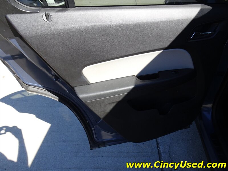 2011 Chevrolet Equinox LT - Photo 31 - Cincinnati, OH 45255