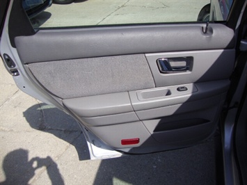 2002 Ford Taurus SES   - Photo 19 - Cincinnati, OH 45255