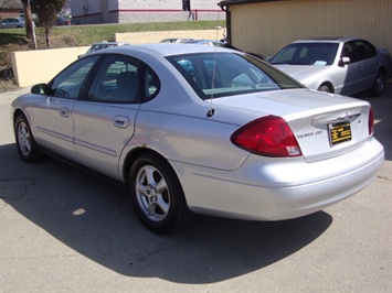 2002 Ford Taurus SES   - Photo 4 - Cincinnati, OH 45255