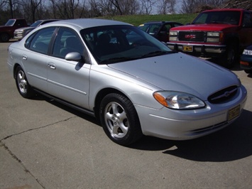 2002 Ford Taurus SES   - Photo 1 - Cincinnati, OH 45255