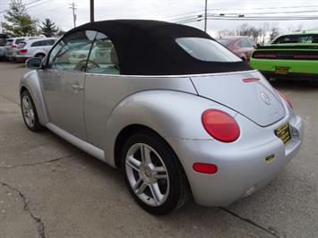 2004 Volkswagen New Beetle GLS   - Photo 12 - Cincinnati, OH 45255