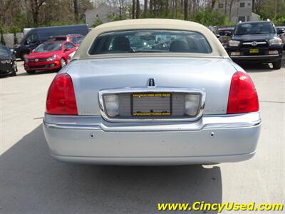 2005 Lincoln Town Car Signature Limited   - Photo 8 - Cincinnati, OH 45255