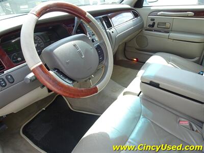 2005 Lincoln Town Car Signature Limited   - Photo 12 - Cincinnati, OH 45255