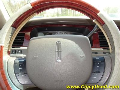 2005 Lincoln Town Car Signature Limited   - Photo 20 - Cincinnati, OH 45255