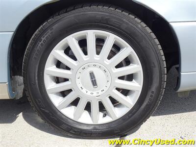 2005 Lincoln Town Car Signature Limited   - Photo 33 - Cincinnati, OH 45255