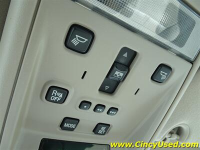 2005 Lincoln Town Car Signature Limited   - Photo 26 - Cincinnati, OH 45255