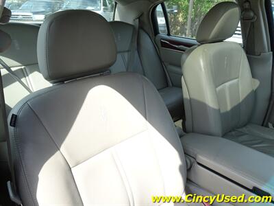 2005 Lincoln Town Car Signature Limited   - Photo 17 - Cincinnati, OH 45255