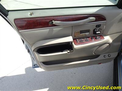 2005 Lincoln Town Car Signature Limited   - Photo 30 - Cincinnati, OH 45255