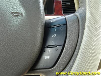 2005 Lincoln Town Car Signature Limited   - Photo 22 - Cincinnati, OH 45255