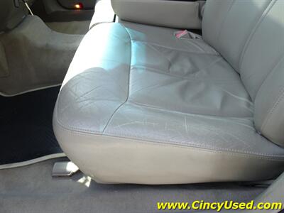 2005 Lincoln Town Car Signature Limited   - Photo 28 - Cincinnati, OH 45255