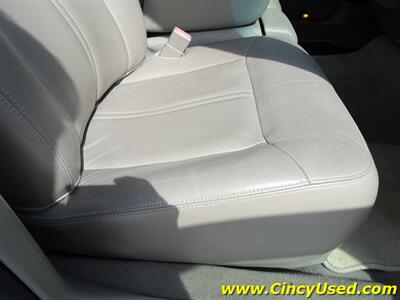 2005 Lincoln Town Car Signature Limited   - Photo 29 - Cincinnati, OH 45255