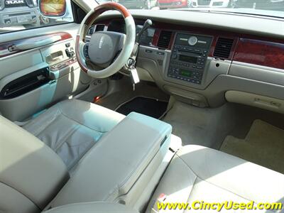 2005 Lincoln Town Car Signature Limited   - Photo 15 - Cincinnati, OH 45255