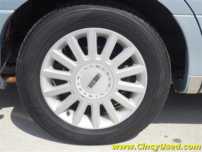 2005 Lincoln Town Car Signature Limited   - Photo 32 - Cincinnati, OH 45255