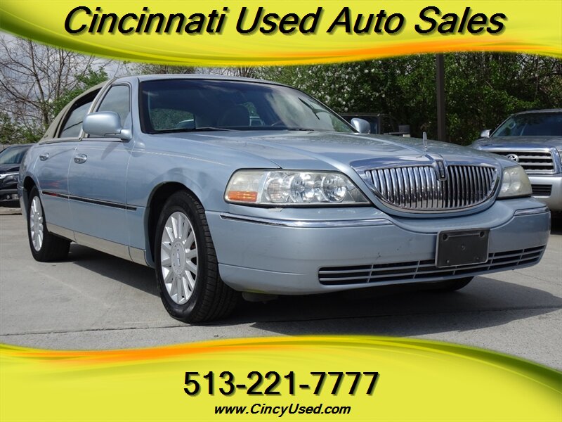 Lincoln Town Car Signature Limited