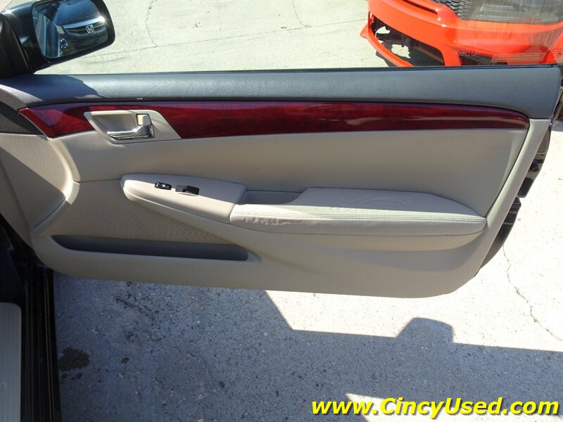 2004 Toyota Camry Solara SLE V6 - Photo 32 - Cincinnati, OH 45255