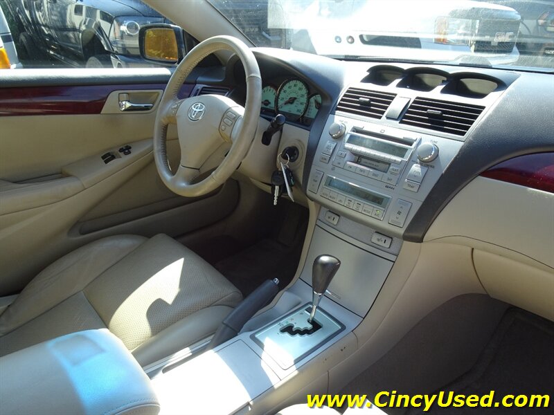 2004 Toyota Camry Solara SLE V6 - Photo 14 - Cincinnati, OH 45255