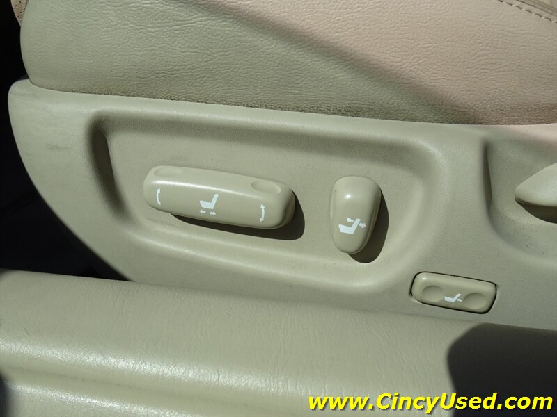 2004 Toyota Camry Solara SLE V6 - Photo 30 - Cincinnati, OH 45255