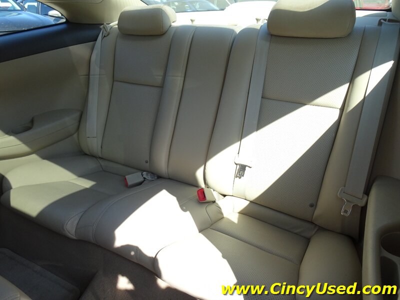 2004 Toyota Camry Solara SLE V6 - Photo 12 - Cincinnati, OH 45255