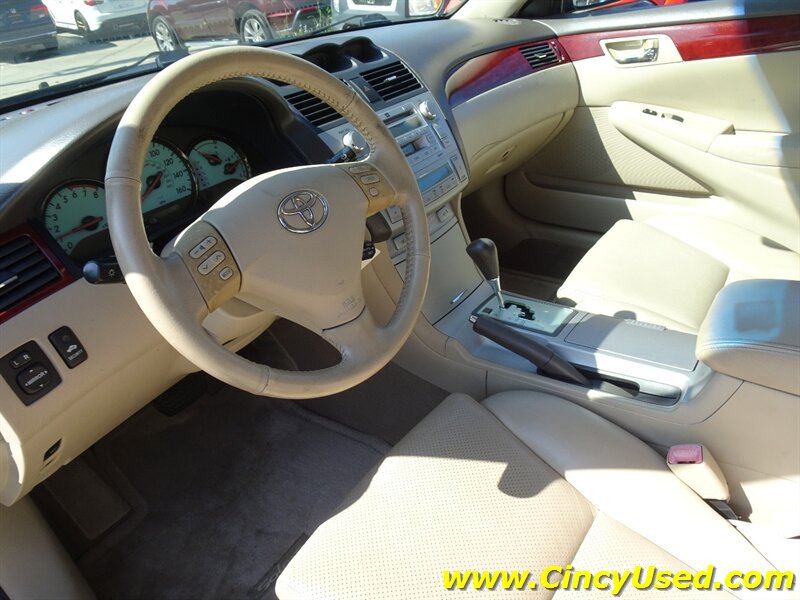 2004 Toyota Camry Solara SLE V6 - Photo 9 - Cincinnati, OH 45255
