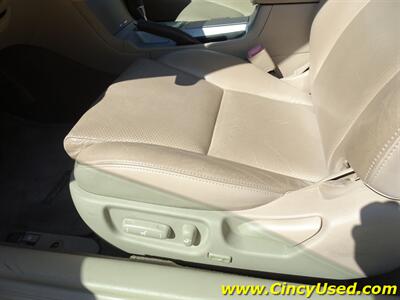 2004 Toyota Camry Solara SLE V6 - Photo 27 - Cincinnati, OH 45255