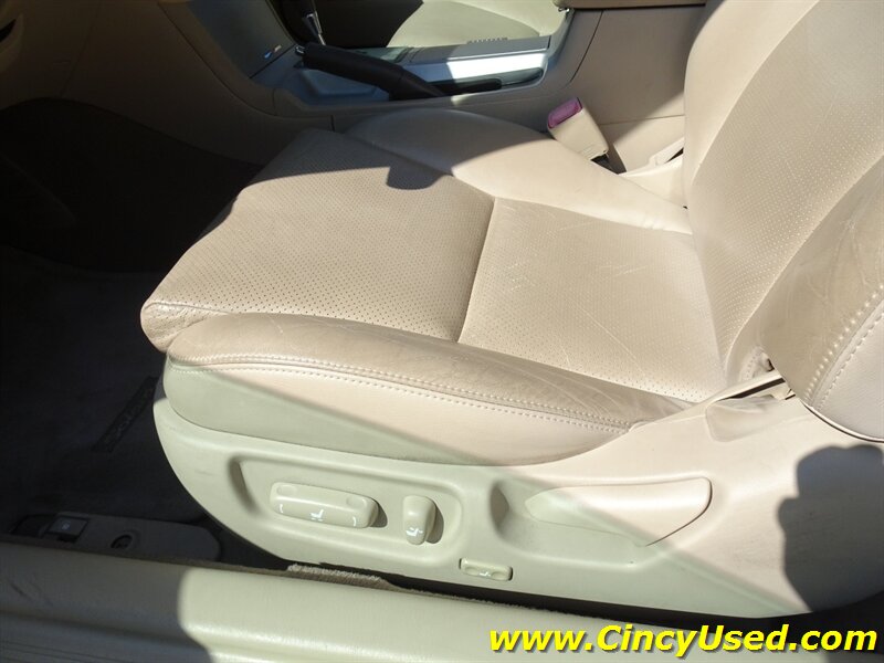 2004 Toyota Camry Solara SLE V6 - Photo 27 - Cincinnati, OH 45255