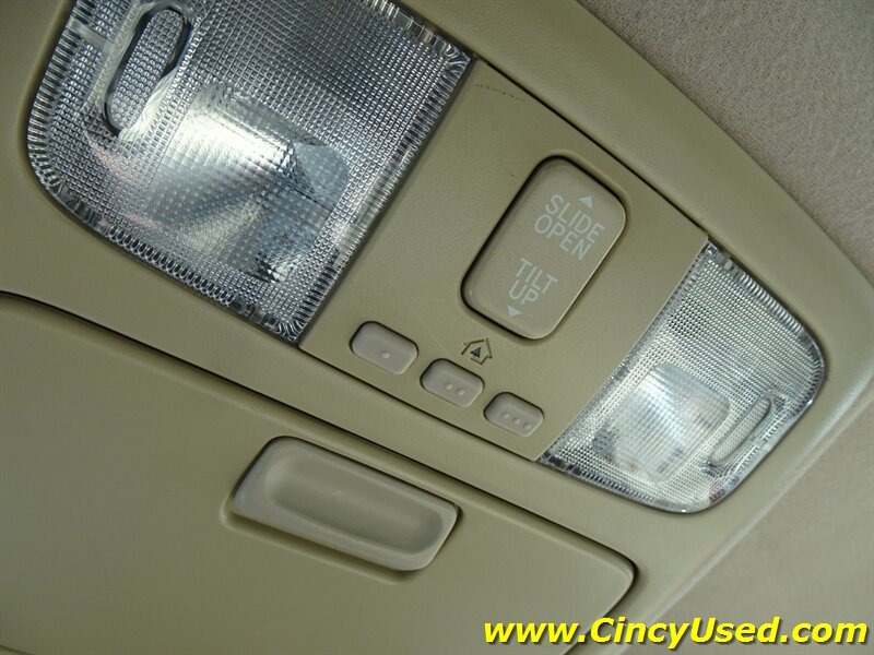 2004 Toyota Camry Solara SLE V6 - Photo 26 - Cincinnati, OH 45255