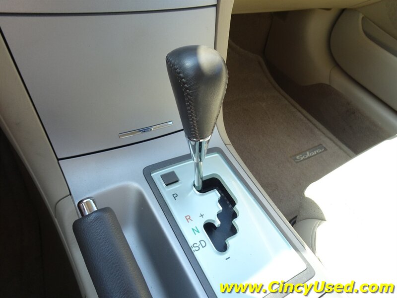 2004 Toyota Camry Solara SLE V6 - Photo 16 - Cincinnati, OH 45255