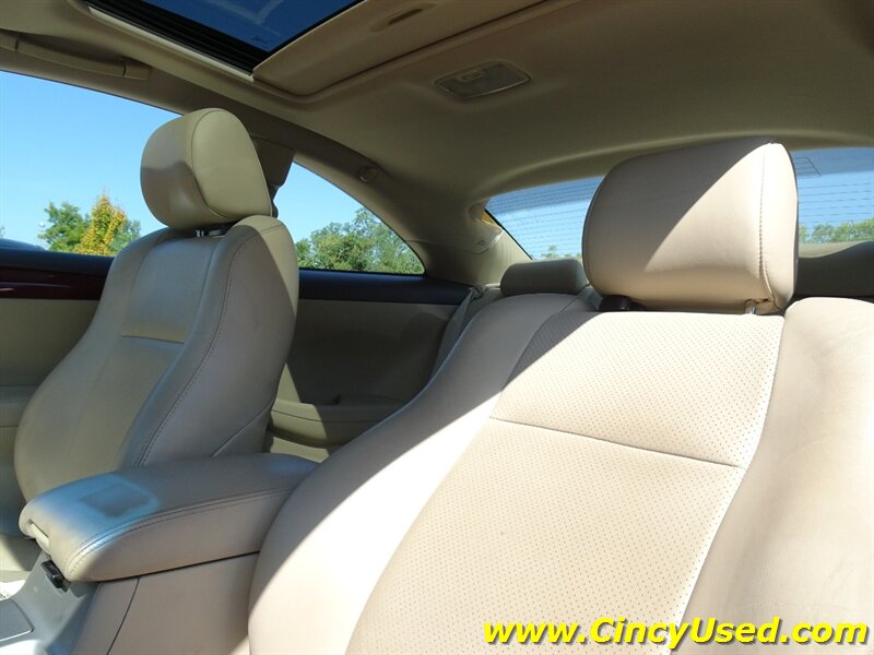 2004 Toyota Camry Solara SLE V6 - Photo 11 - Cincinnati, OH 45255