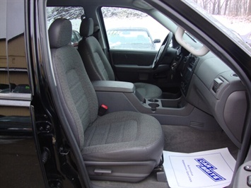 2004 Ford Explorer XLS   - Photo 8 - Cincinnati, OH 45255