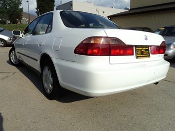 2000 Honda Accord LX   - Photo 12 - Cincinnati, OH 45255