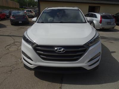 2016 Hyundai Tucson SE  2.0L I4 AWD - Photo 2 - Cincinnati, OH 45255