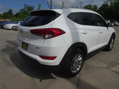 2016 Hyundai Tucson SE  2.0L I4 AWD - Photo 6 - Cincinnati, OH 45255