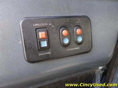 1990 Ford F-250 XL   - Photo 14 - Cincinnati, OH 45255
