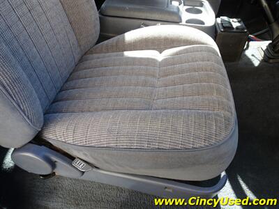 1990 Ford F-250 XL   - Photo 24 - Cincinnati, OH 45255