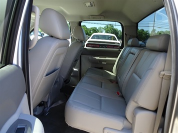 2011 GMC Sierra 1500 SLE   - Photo 8 - Cincinnati, OH 45255