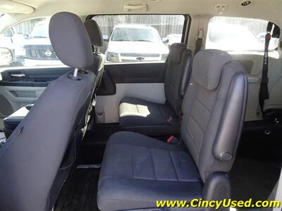 2009 Dodge Grand Caravan SE Wheelchair/Handicap Accessible 3.3L V6 FWD - Photo 17 - Cincinnati, OH 45255