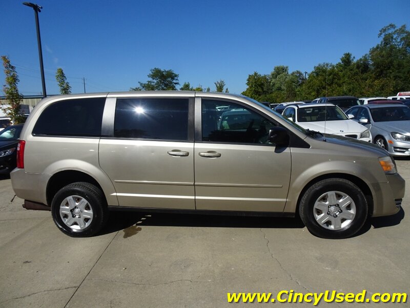 2009 Dodge Grand Caravan SE Wheelchair/Handicap Accessible 3.3L V6 FWD - Photo 5 - Cincinnati, OH 45255