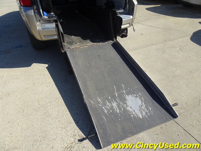 2009 Dodge Grand Caravan SE Wheelchair/Handicap Accessible 3.3L V6 FWD - Photo 10 - Cincinnati, OH 45255