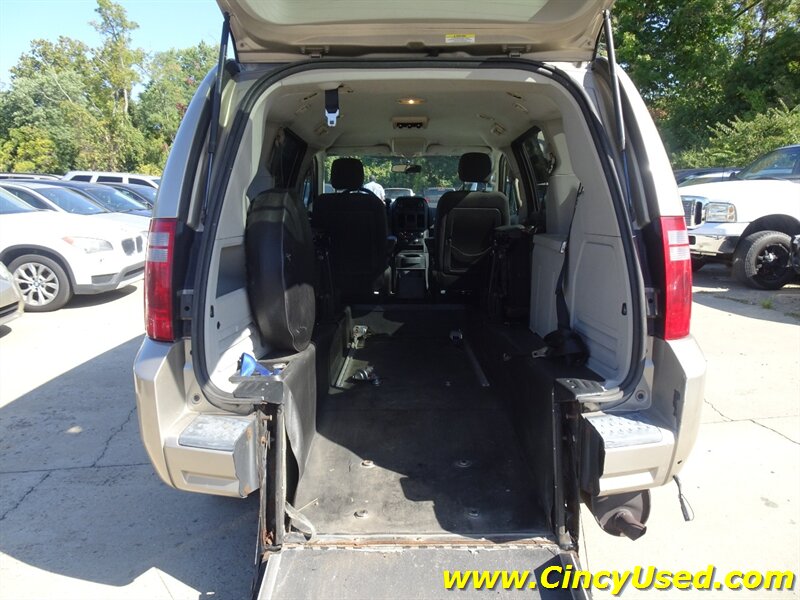 2009 Dodge Grand Caravan SE Wheelchair/Handicap Accessible 3.3L V6 FWD - Photo 12 - Cincinnati, OH 45255