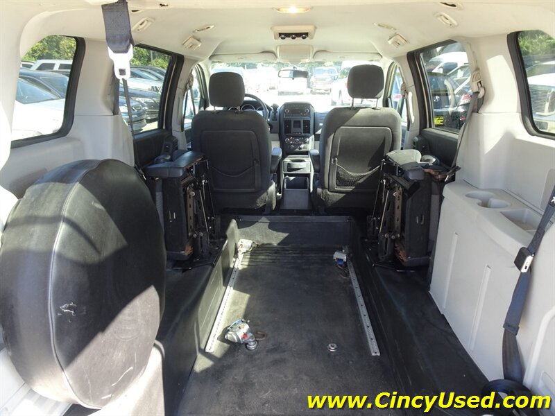 2009 Dodge Grand Caravan SE Wheelchair/Handicap Accessible 3.3L V6 FWD - Photo 13 - Cincinnati, OH 45255