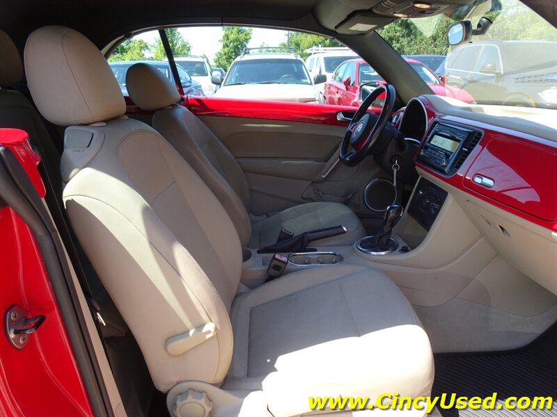 2013 Volkswagen Beetle-Classic 2.5L PZEV - Photo 12 - Cincinnati, OH 45255