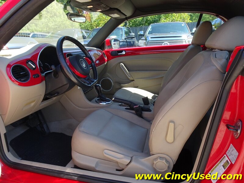 2013 Volkswagen Beetle-Classic 2.5L PZEV - Photo 10 - Cincinnati, OH 45255